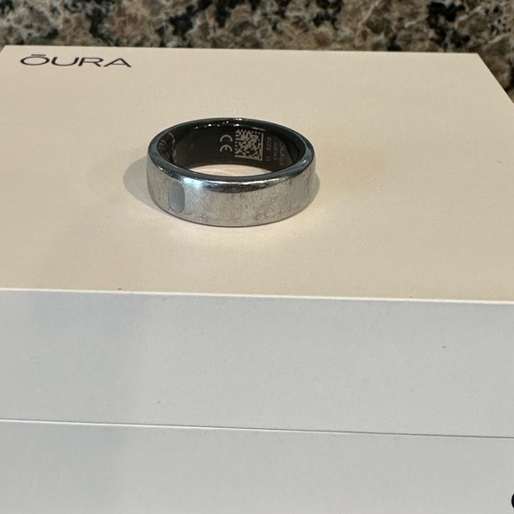 Oura ring horizon size 11 - Picture 4 of 7